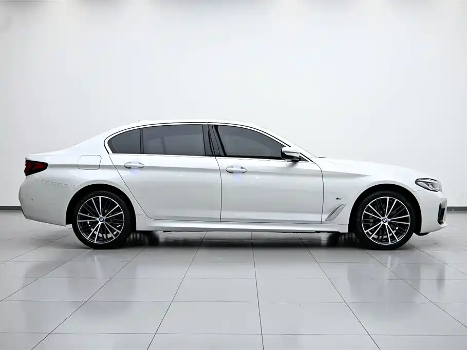 BMW 5 Series 2023 530Li Leading M Sport Package фото 6