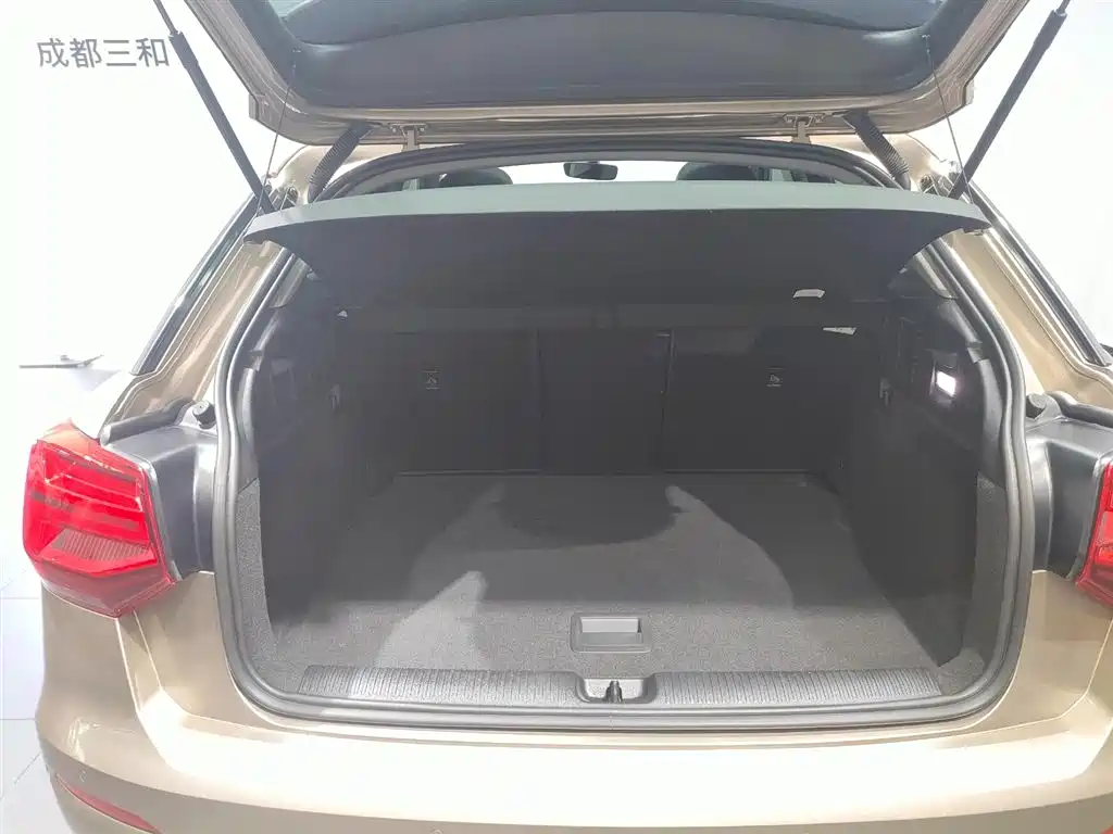 Фото 9 - Audi Q2L