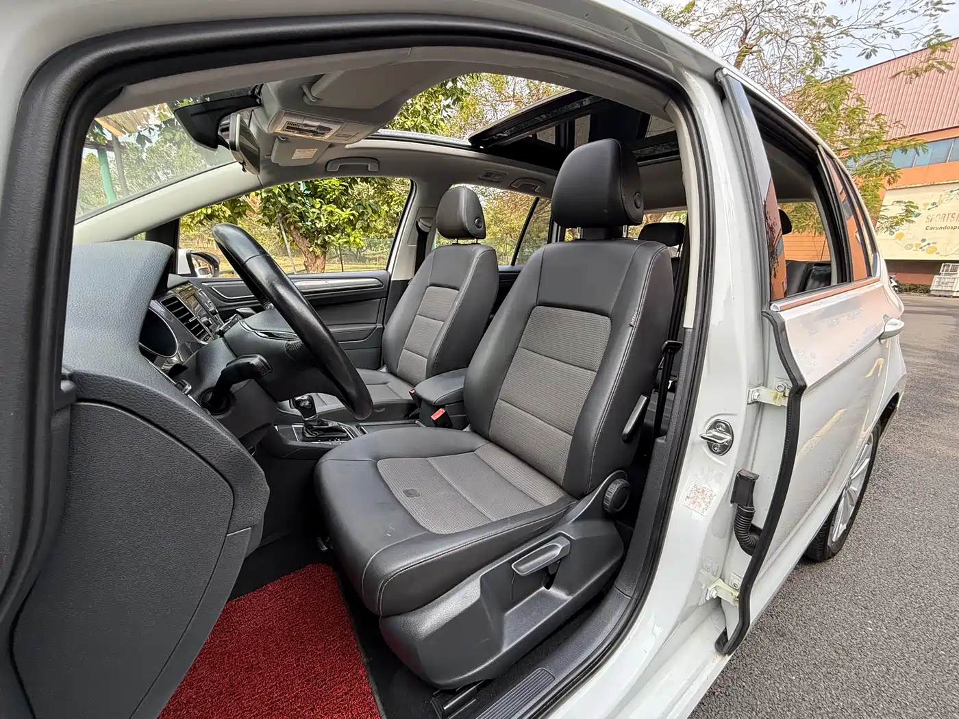 Volkswagen Golf Sportsvan 2018 230TSI Automatic Progressive фото 9