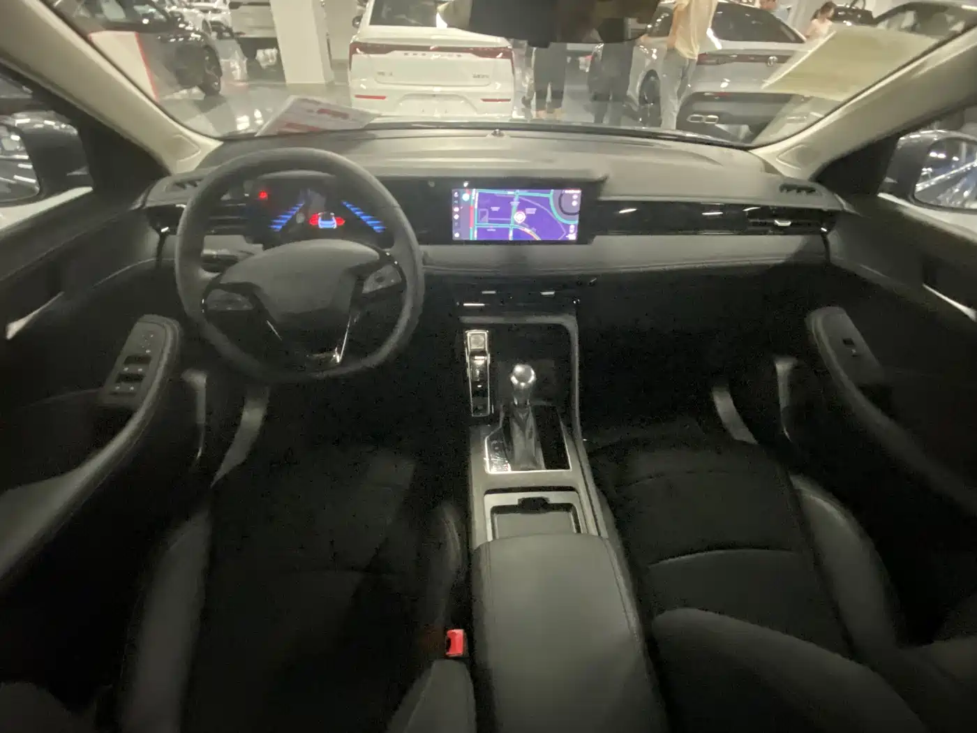 Фото 8 - Roewe i5