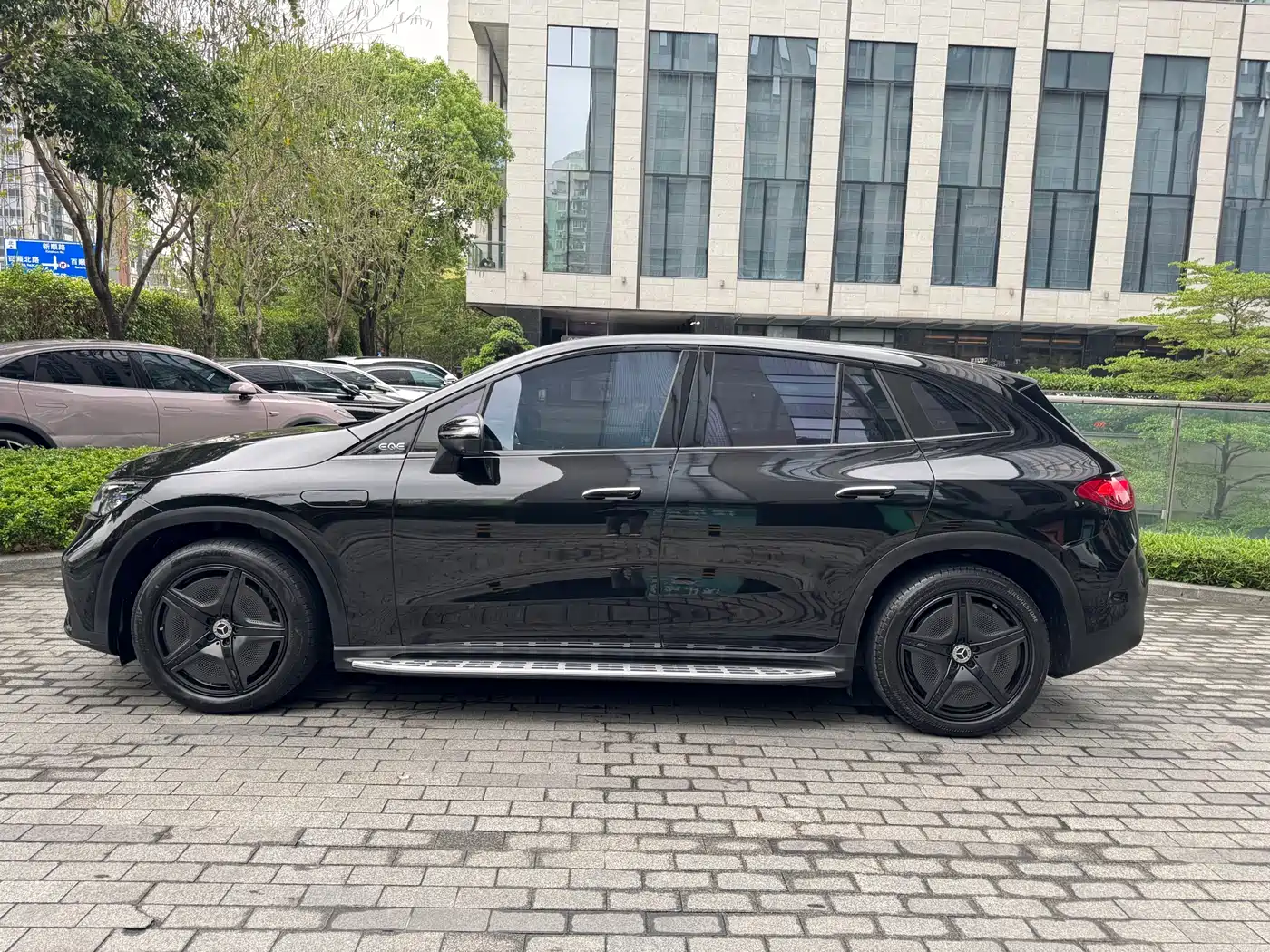 MERCEDES-BENZ EQE SUV