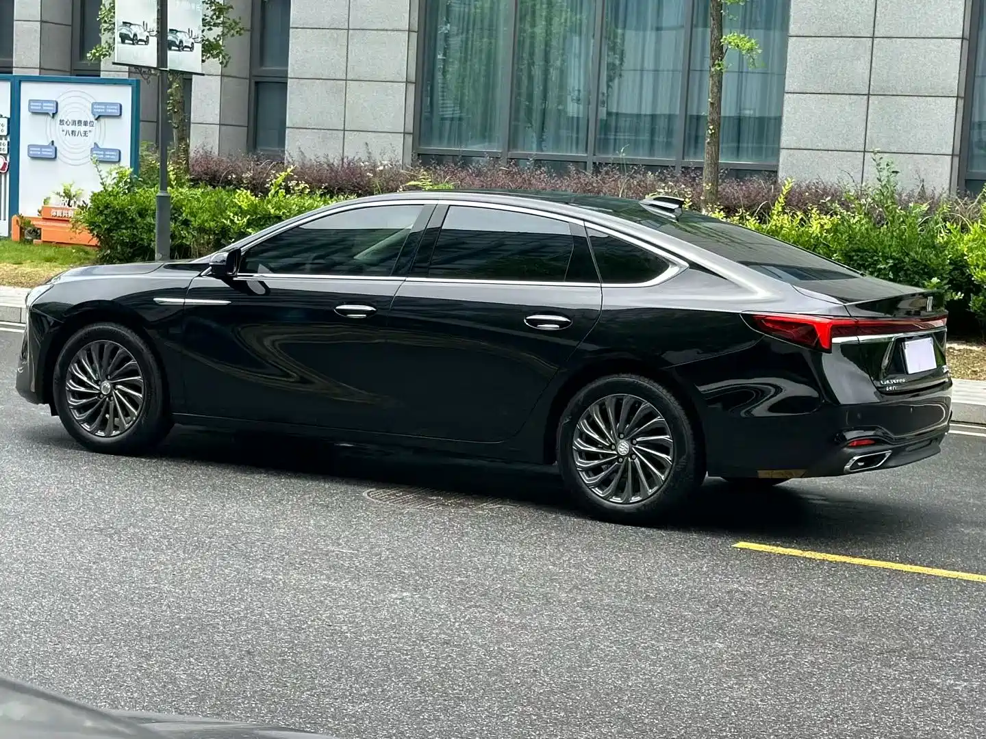 Photo 7 - Buick LaCrosse
