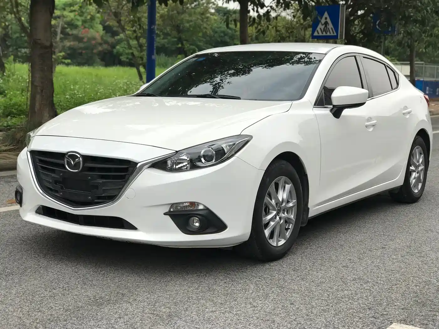 Mazda Mazda3 Axela 2016 Sedan 1.5L Automatic Comfort фото 4