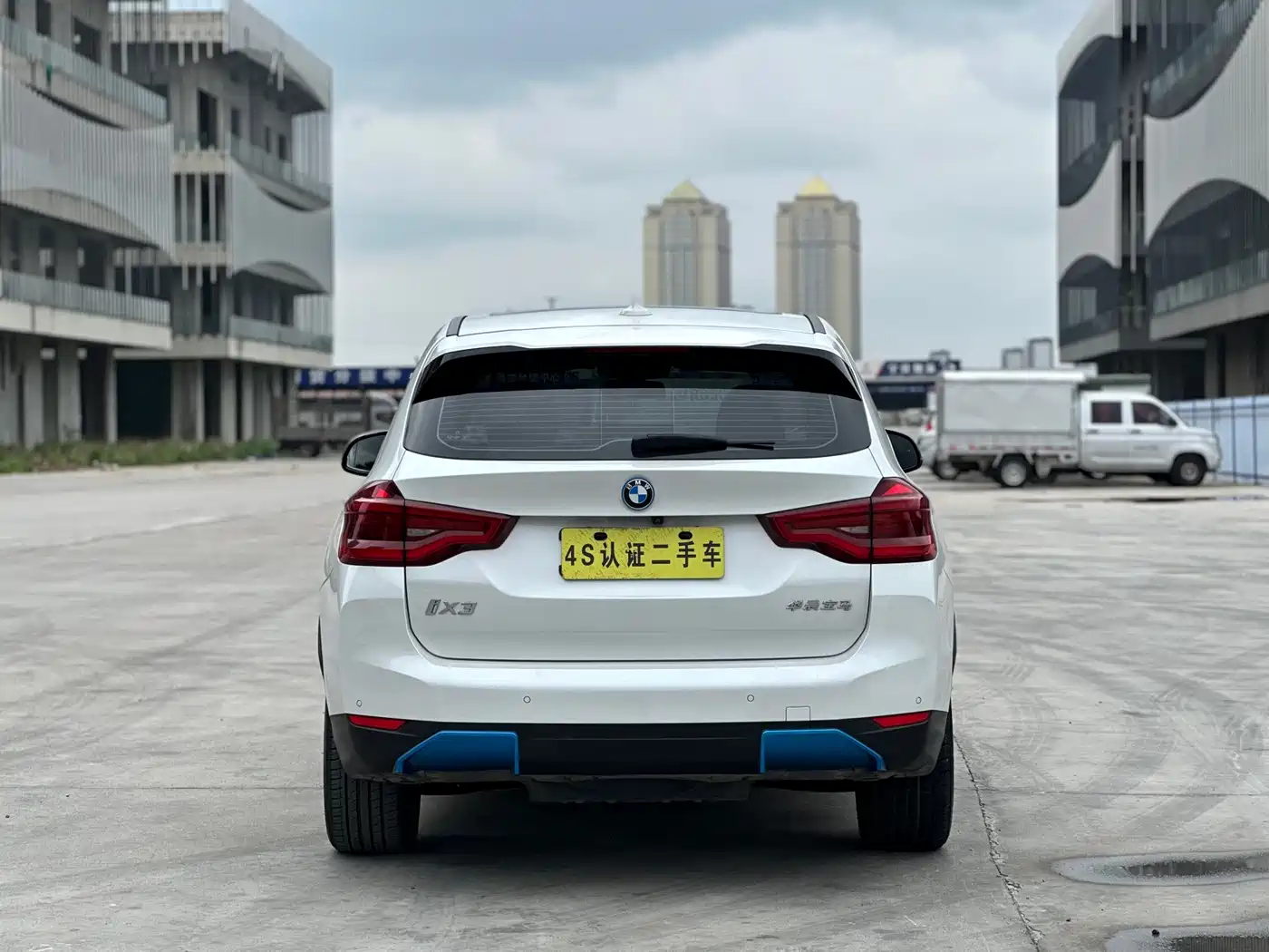BMW iX3 2021 Leading фото 20
