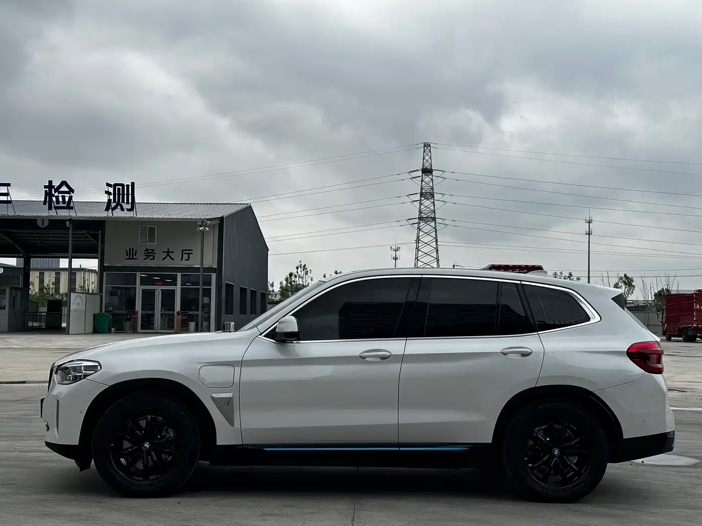 BMW iX3 2021 Leading фото 4
