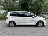 Photo 4 - Volkswagen Touran