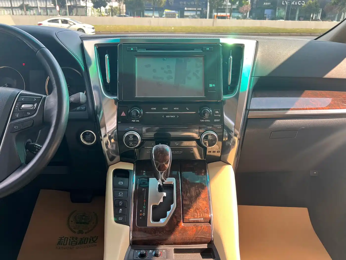 Toyota Alphard 2018 3.5L Luxury фото 4