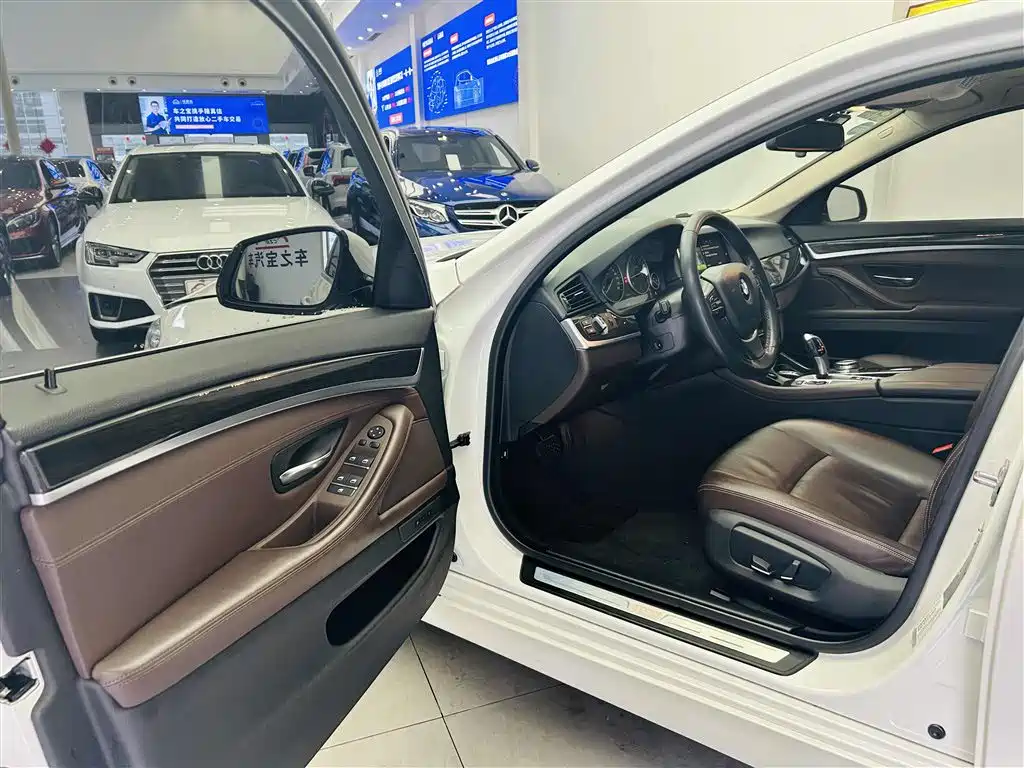 BMW 5 Series 2014 525Li Luxury Design Package фото 20