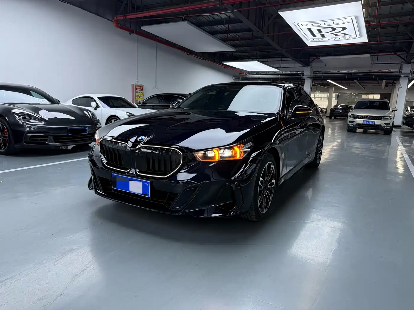 BMW 5 Series 2026 530Li Leading Luxury Package