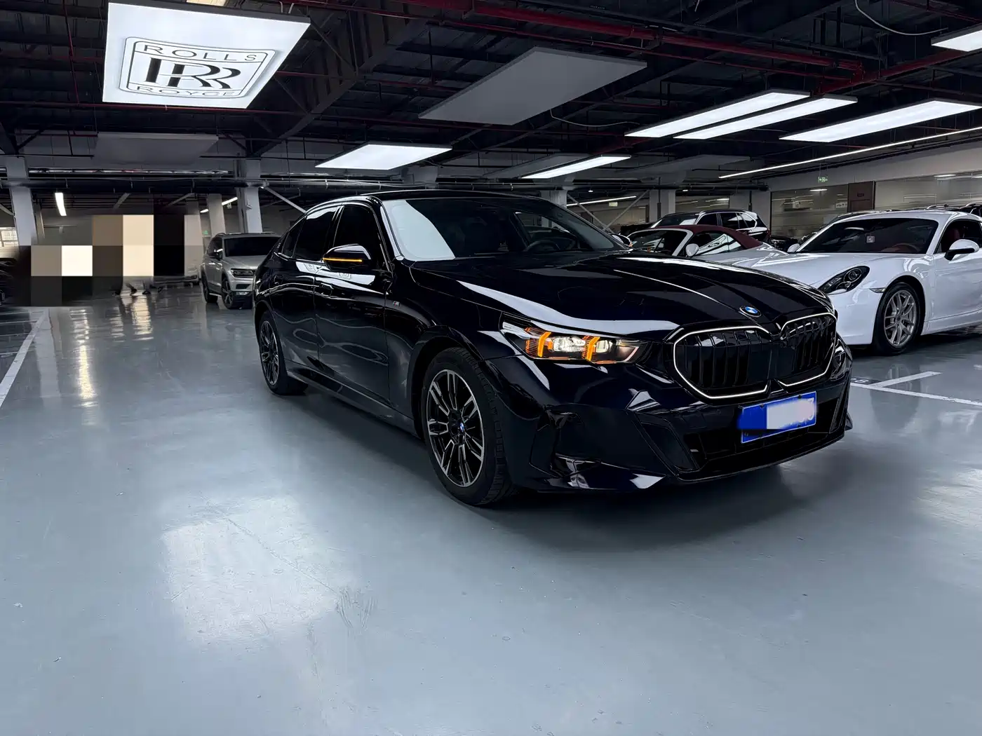 BMW 5 Series 2026 530Li Leading Luxury Package фото 3
