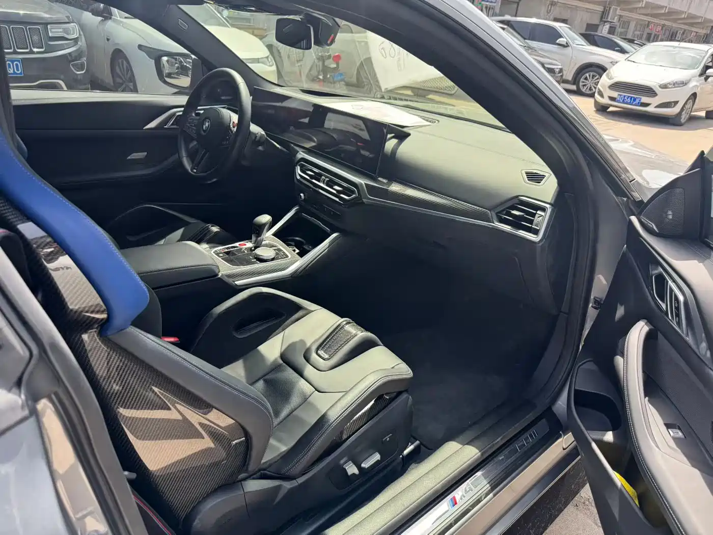 BMW M4 2024 BMW M4 Coupe M xDrive Competition фото 9