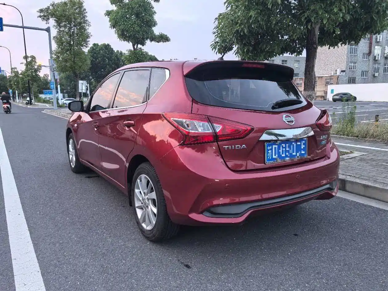 صورة 9 - Nissan Tiida