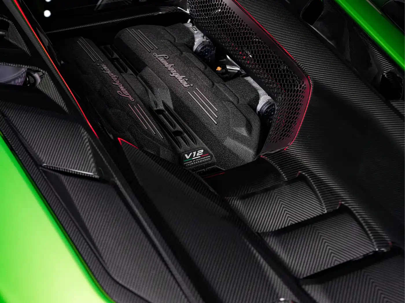 LAMBORGHINI REVUELTO