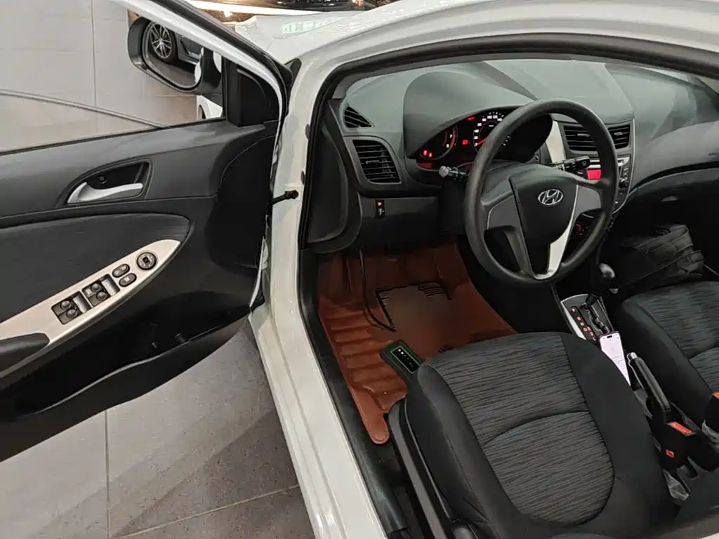 Hyundai Reina 2016 2014 Model 1.4L Automatic GLX