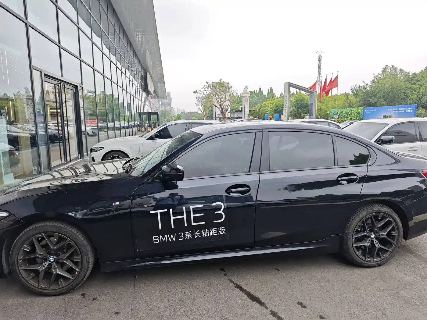 BMW 3 Series 2025 330Li M Sport Night Edition фото 3