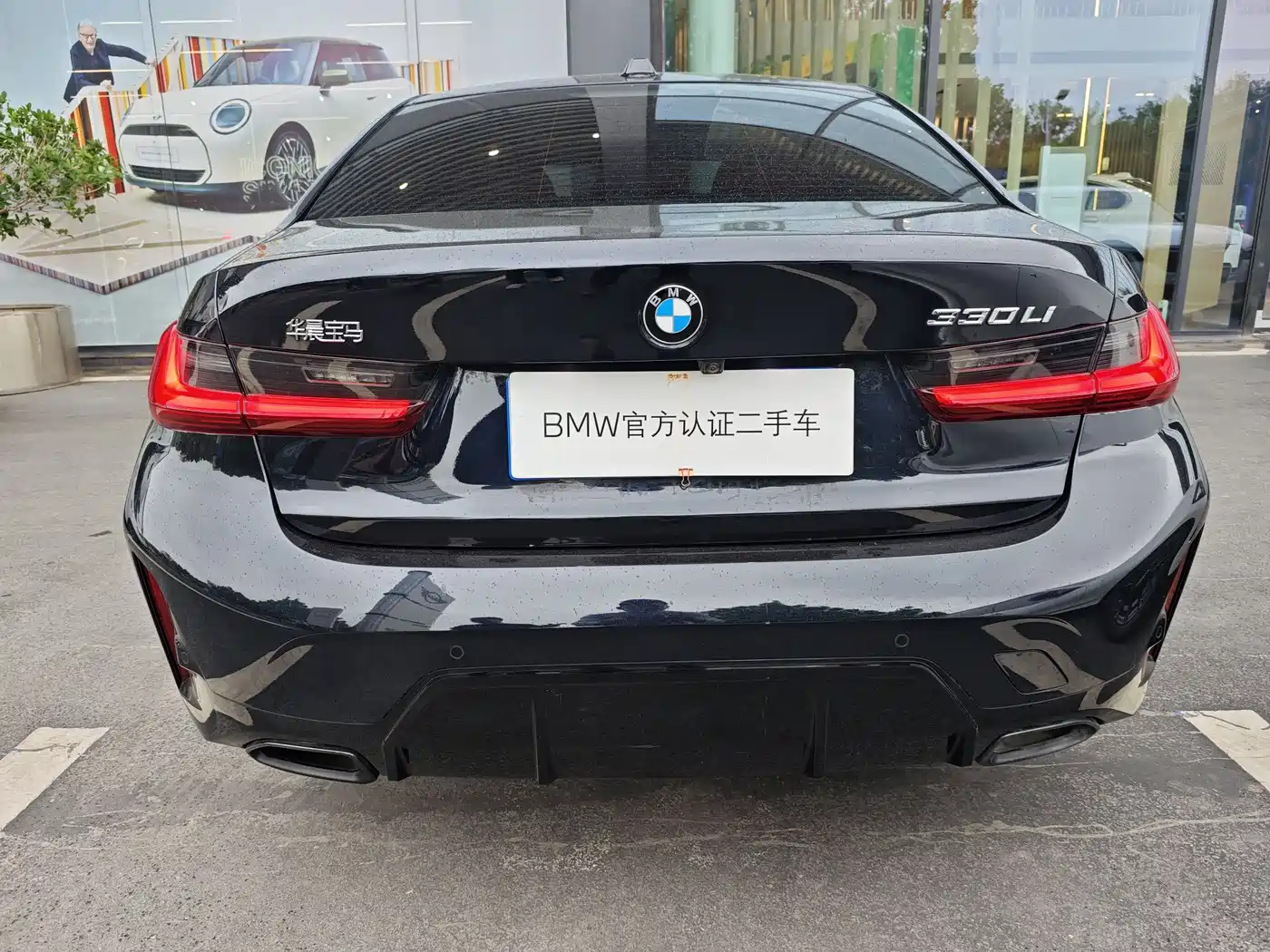 BMW 3 Series 2025 330Li M Sport Night Edition фото 10