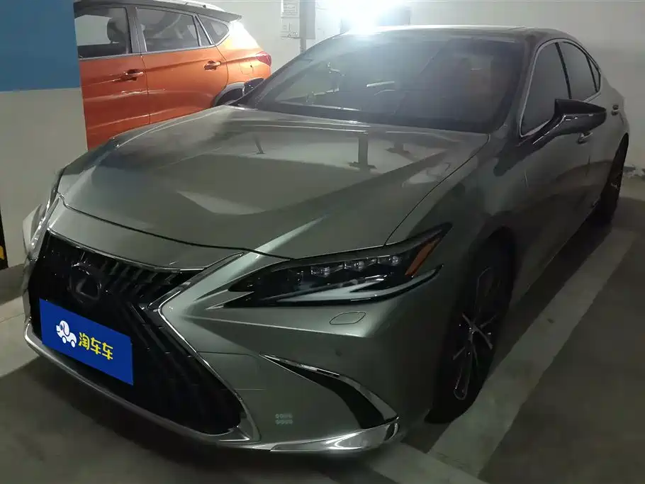 Lexus ES 2021 300h Luxury Edition