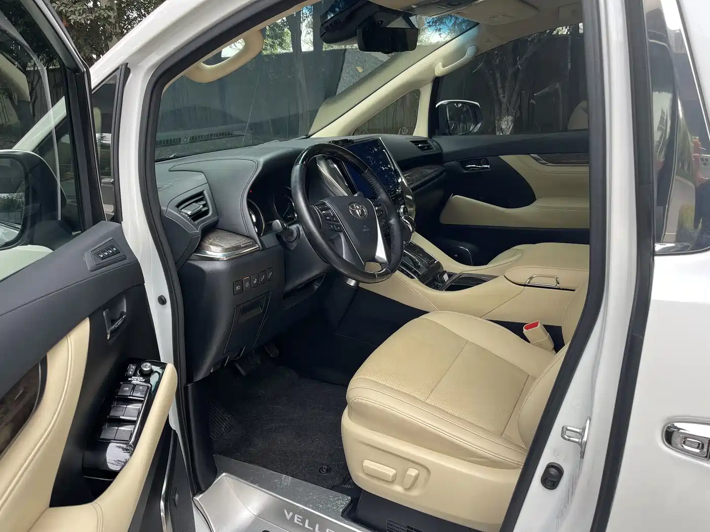 Toyota Vellfire 2021 Crown Hybrid 2.5L HV Premium Edition фото 5