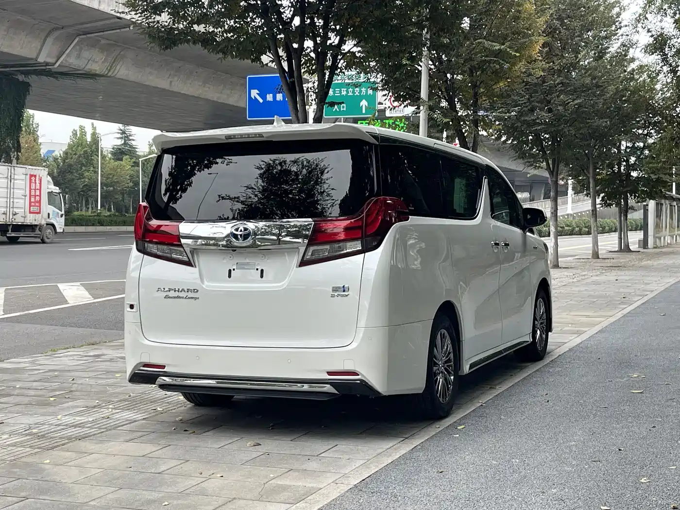 Toyota Vellfire 2021 Crown Hybrid 2.5L HV Premium Edition фото 8