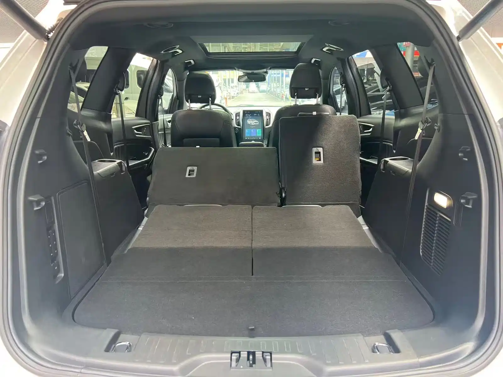 Фото 13 - Ford Edge