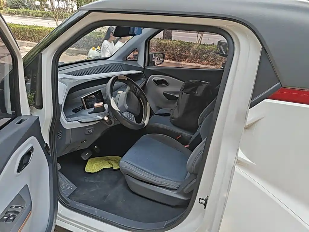 Фото 17 - Baojun E200