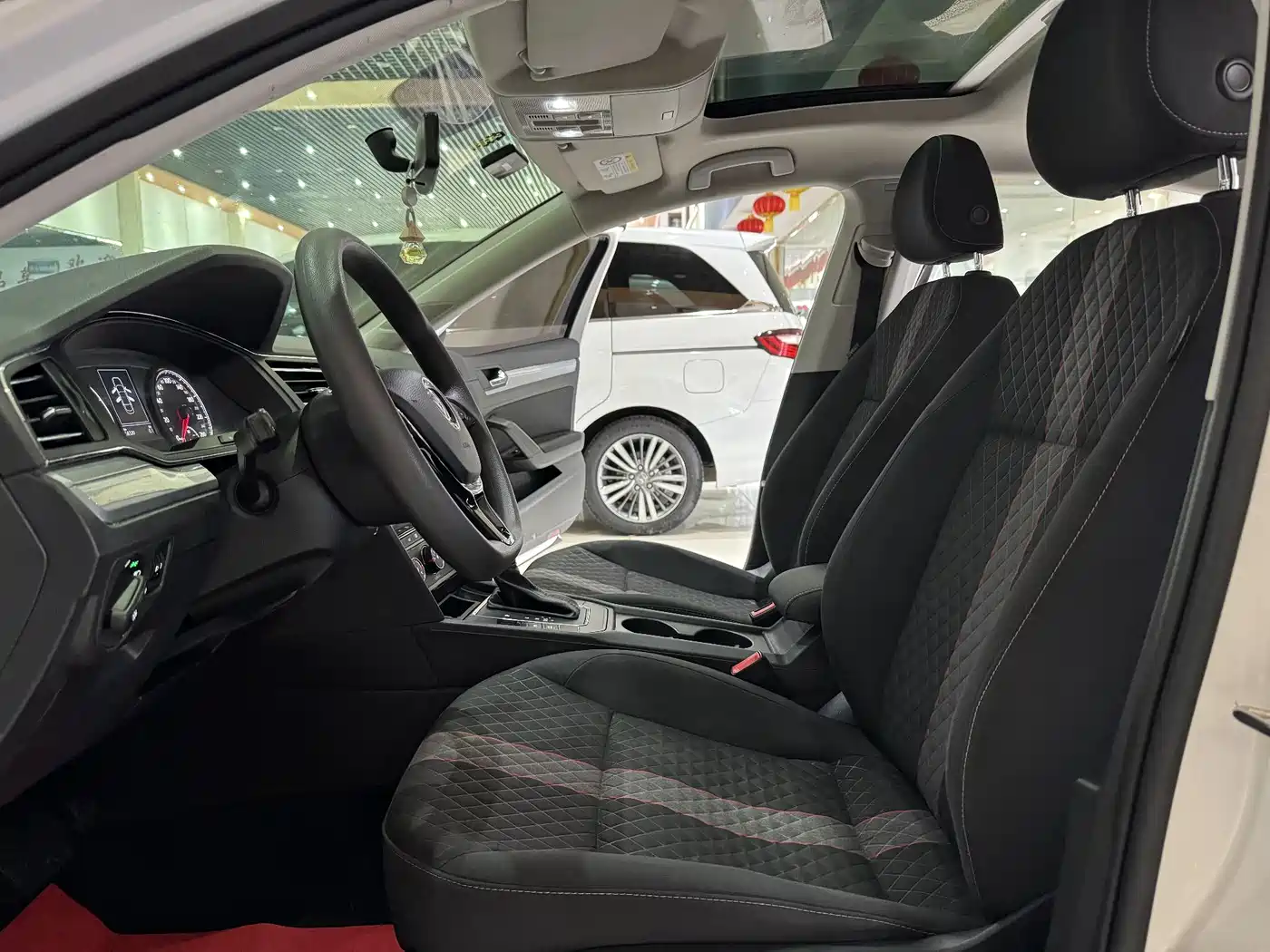 VOLKSWAGEN LINGDU