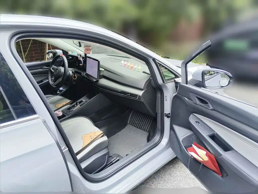 Volkswagen Golf 2025 2025 Facelift 300TSI Pro