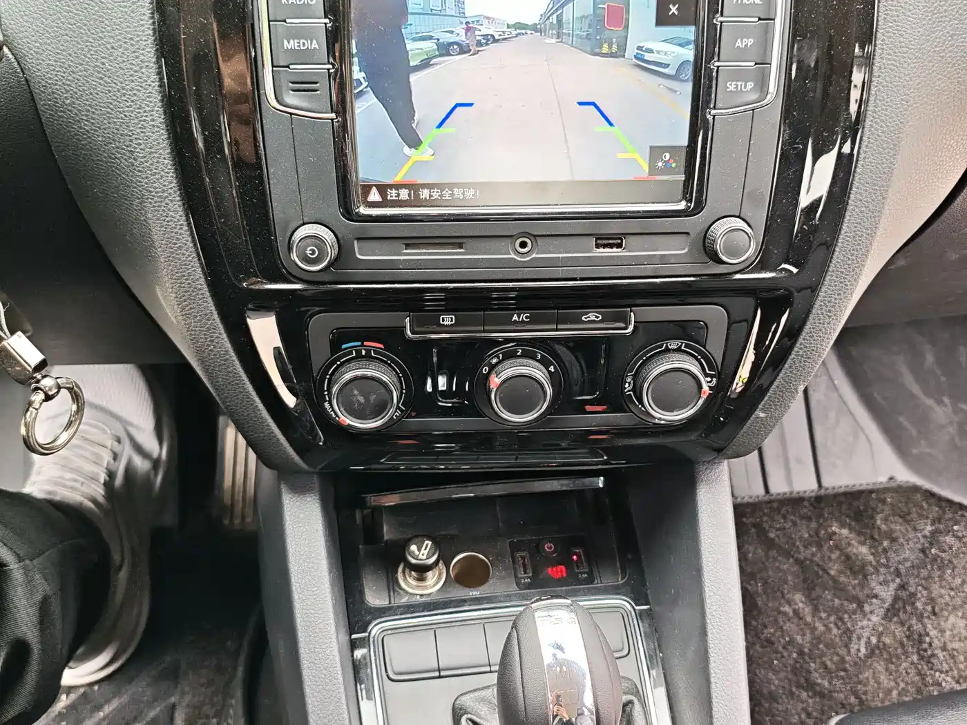 Volkswagen Sagitar 2015 230TSI Automatic Comfort фото 15