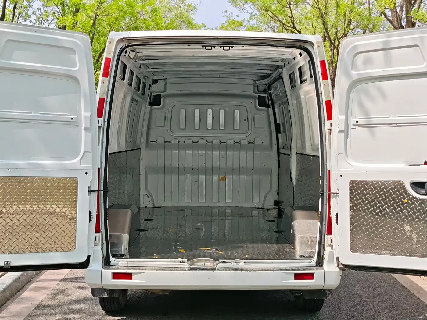 صورة 5 - SAIC Maxus Xintu V80