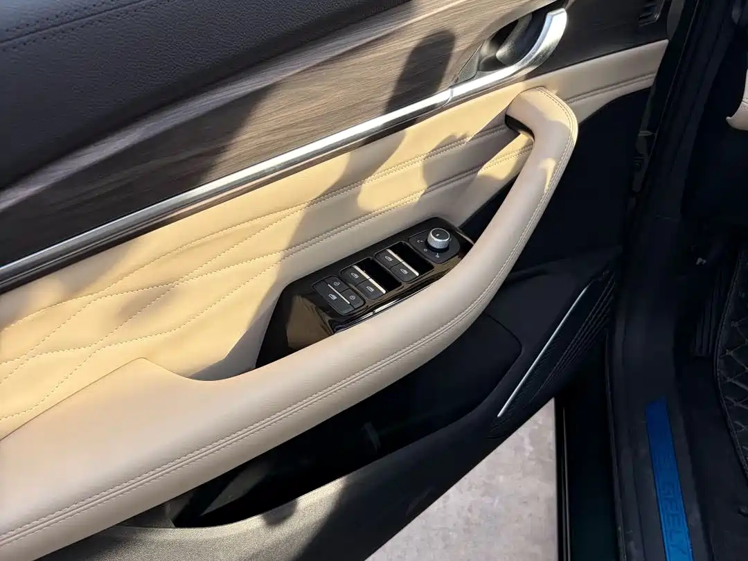 Фото 8 - Geely Monjaro