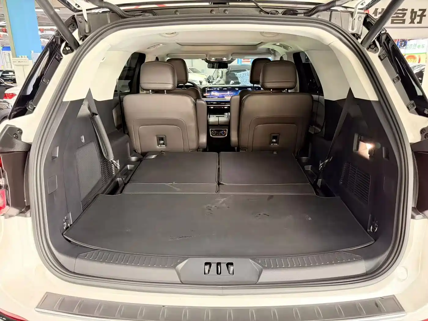 Ford Explorer 2025 2024 2.3T EcoBoost AWD Titanium Edition 6-Seater