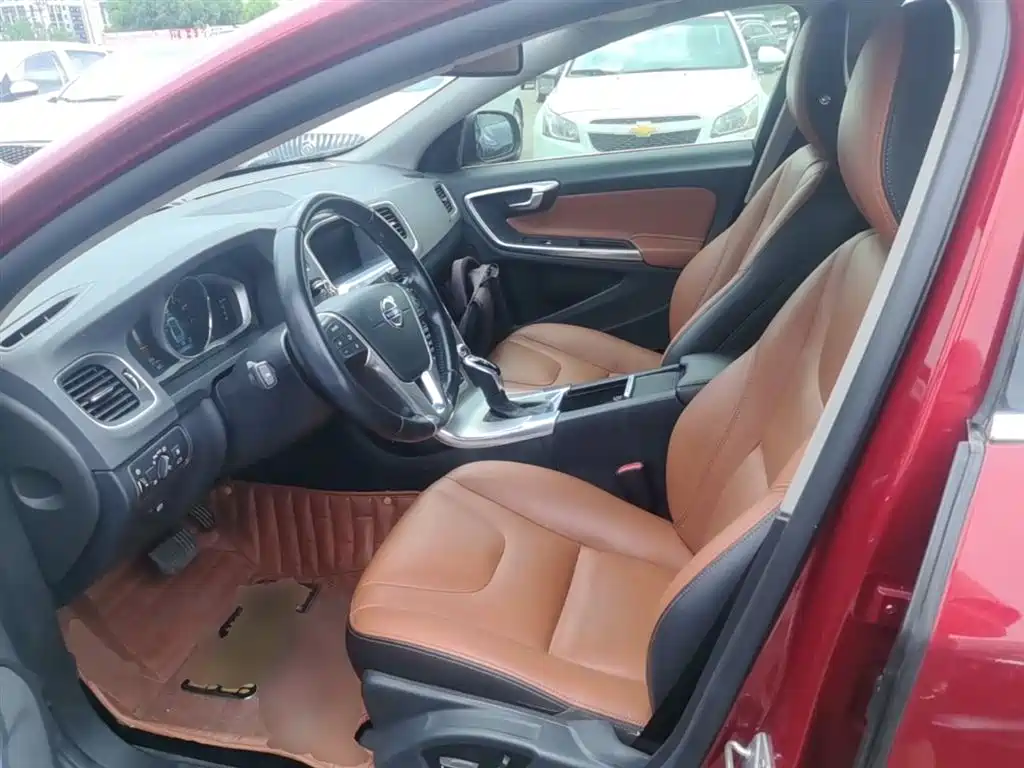 Фото 15 - Volvo S60
