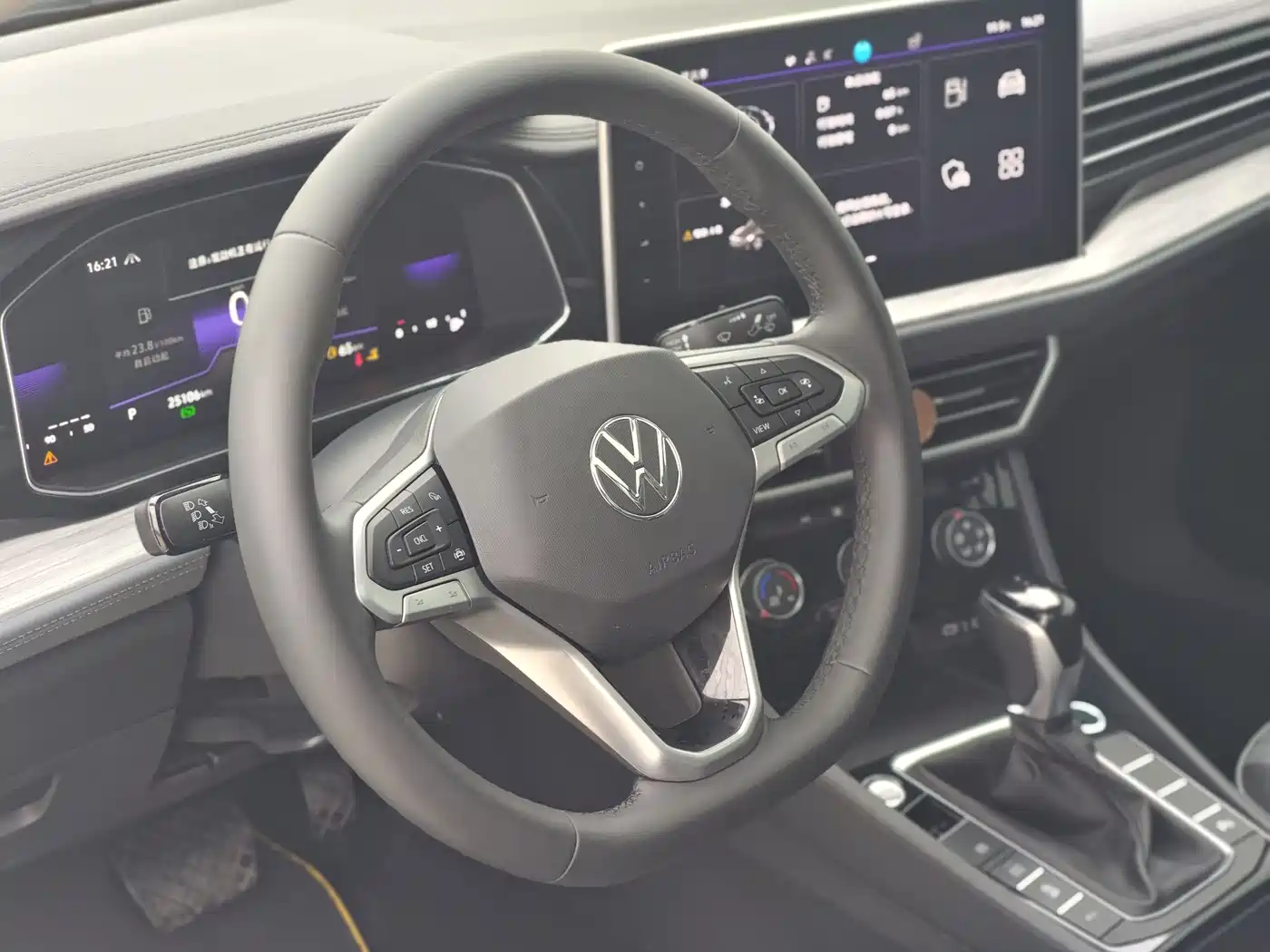Volkswagen Sagitar 2023 300TSI DSG Surpassing Edition фото 12