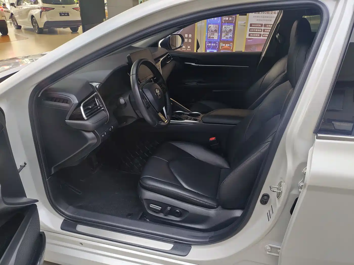 Toyota Camry 2021 Hybrid 2.5HG Luxury Edition фото 4