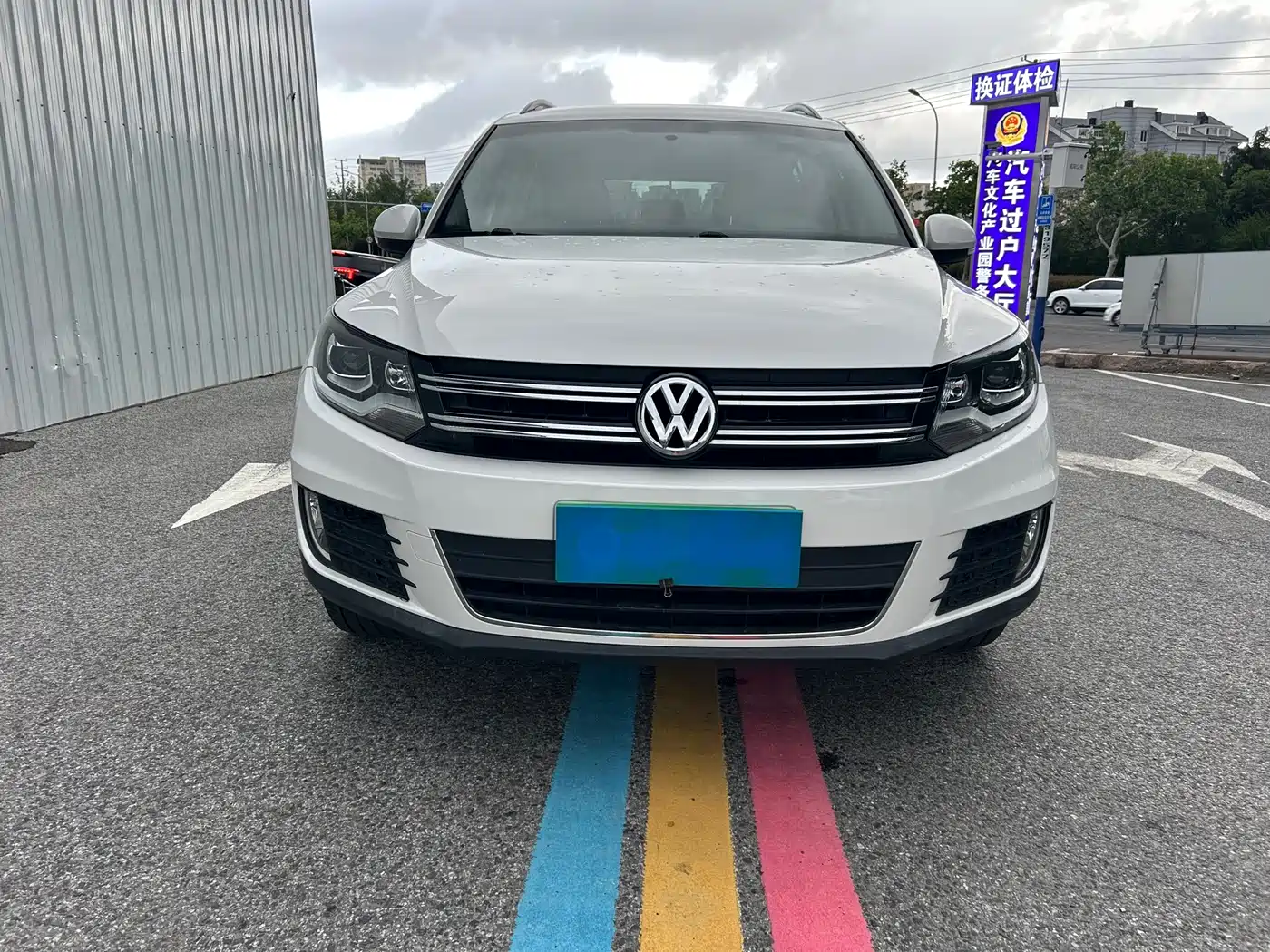 VOLKSWAGEN TIGUAN