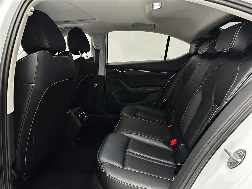 Škoda Octavia 2024 2023 PRO TSI280 Premium Edition