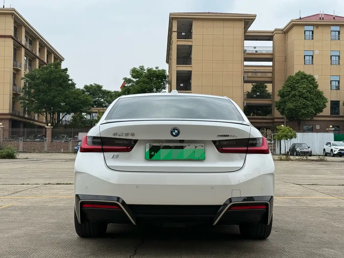 BMW i3 2024 eDrive 35 L фото 15