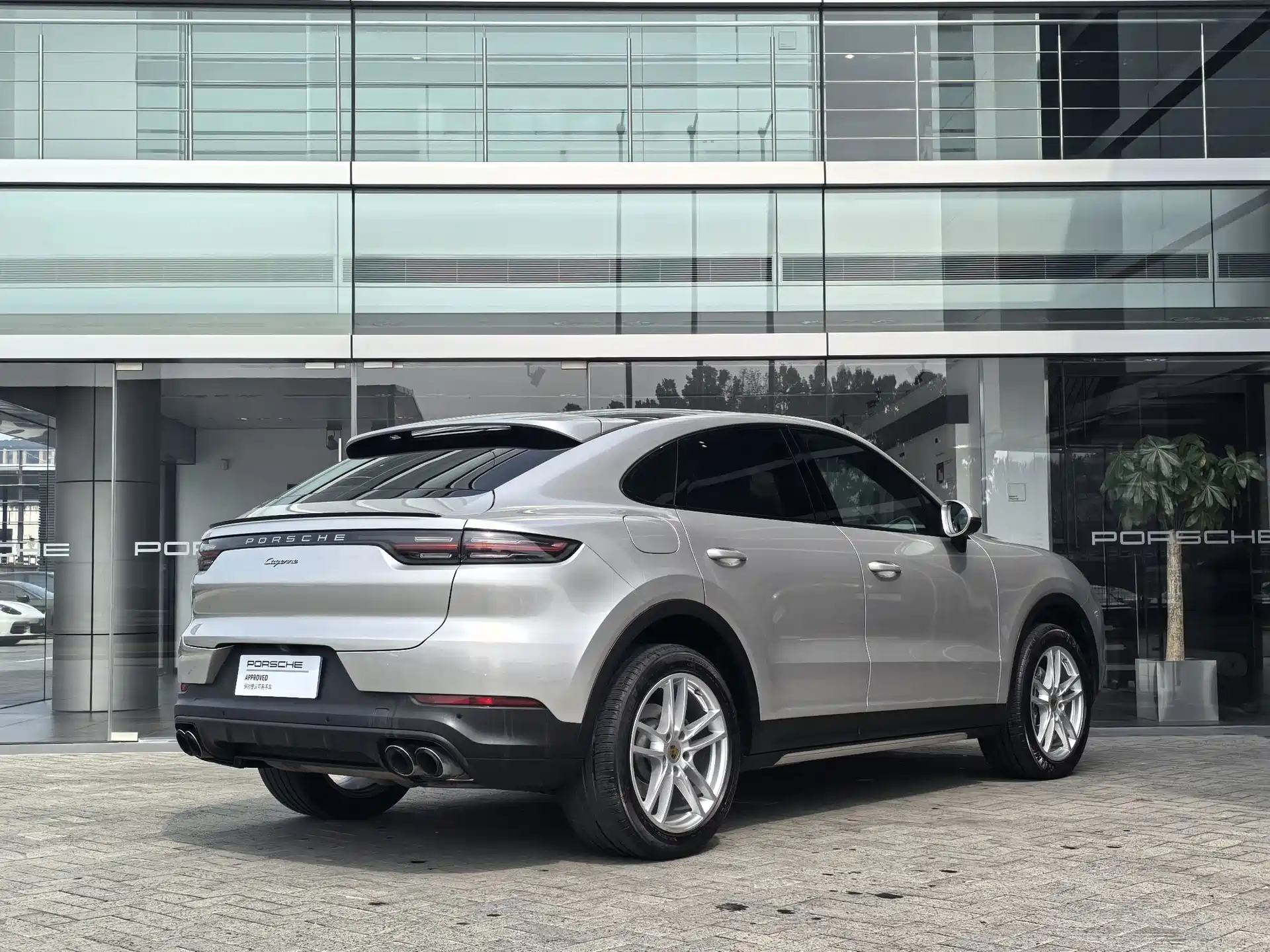 Photo 4 - Porsche Cayenne