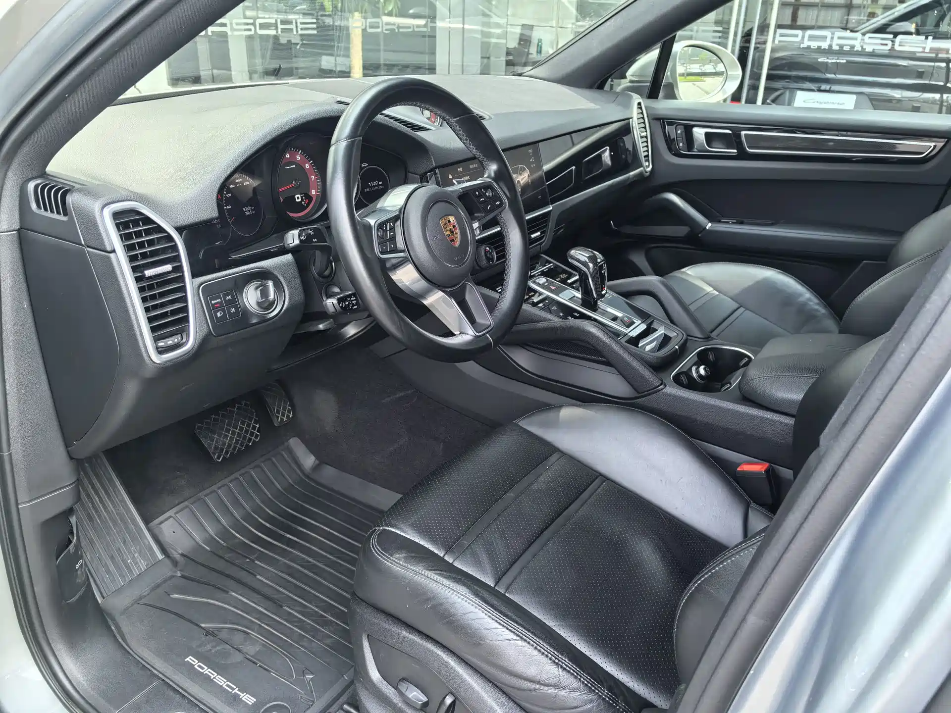 Photo 8 - Porsche Cayenne