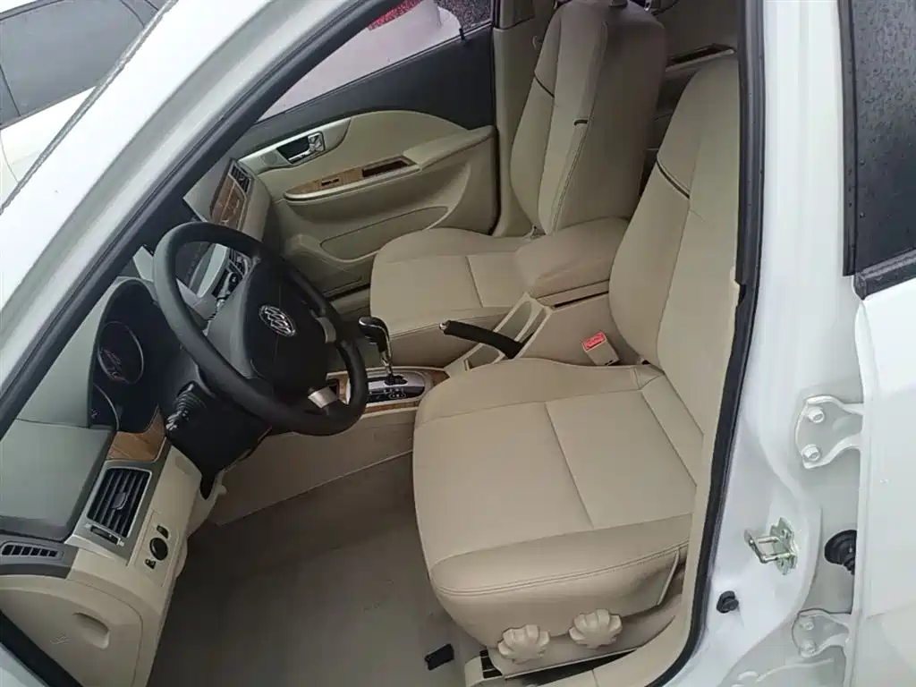 Buick Excelle 2015 1.5L Automatic Classic фото 15