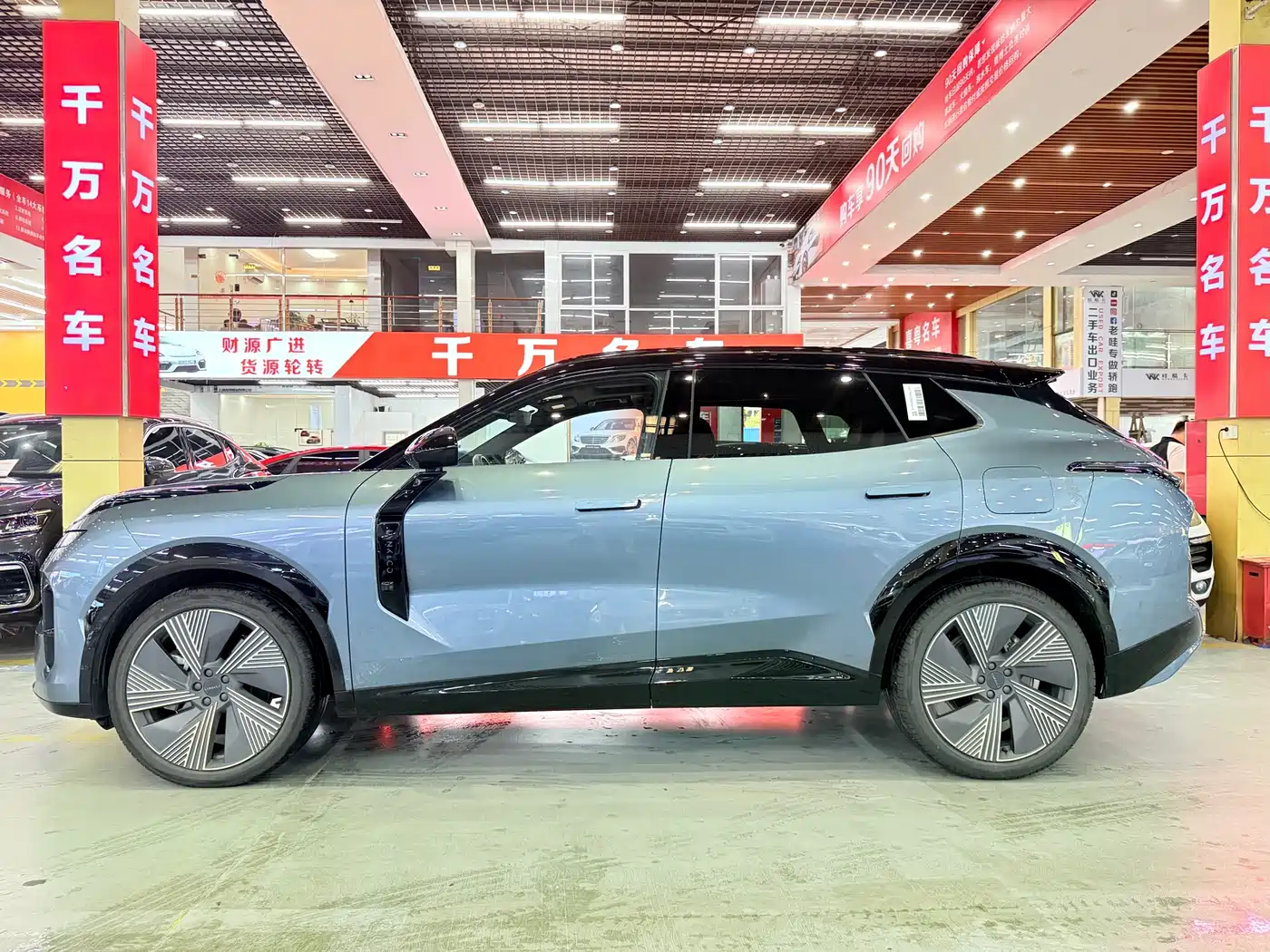 2025 Lynk & Co 08 EM-P