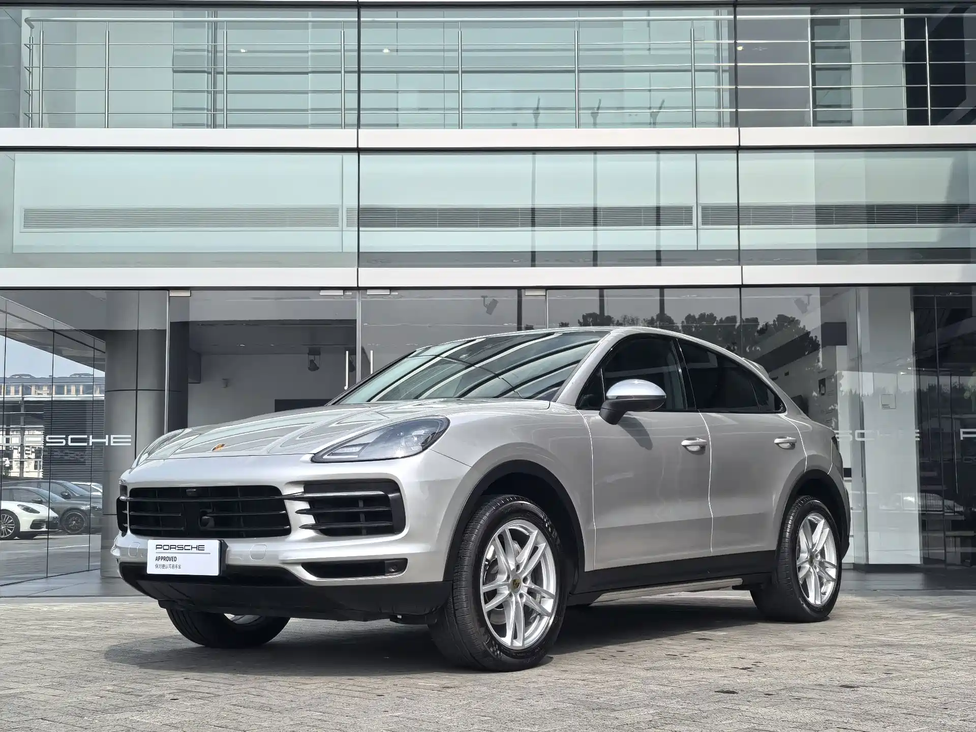 Photo 1 - Porsche Cayenne