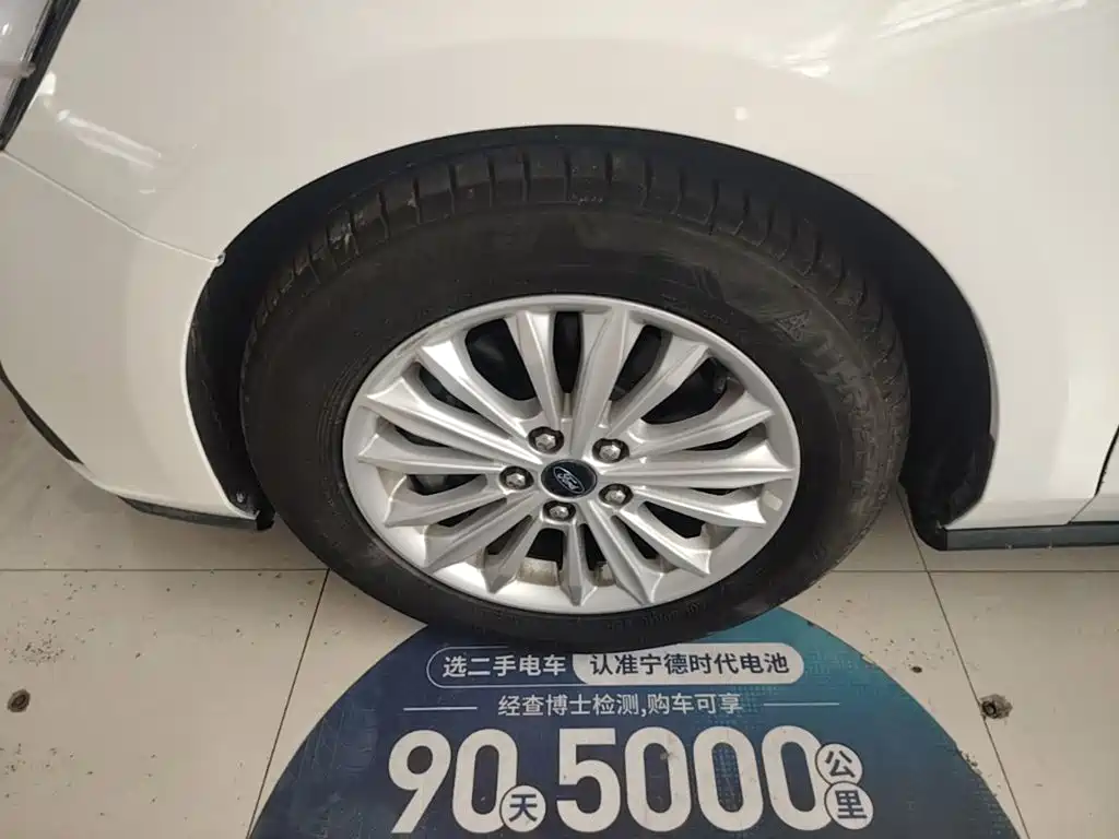 Фото 23 - Ford Focus