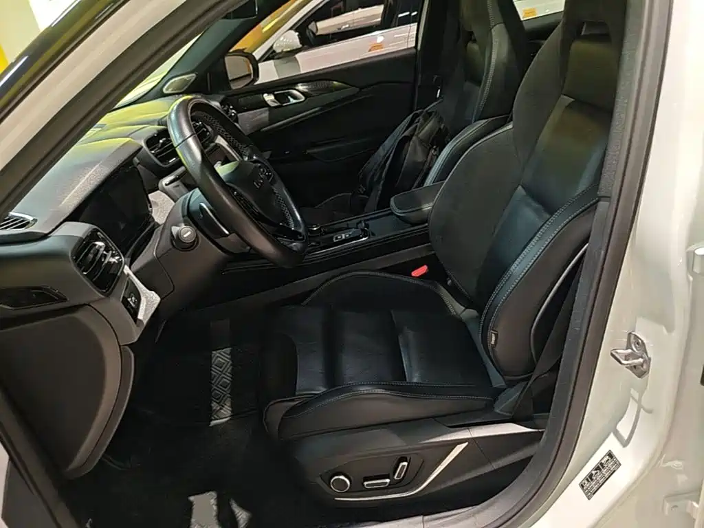 Lynk & Co 02 Hatchback 2022 2022 2.0TD Pro