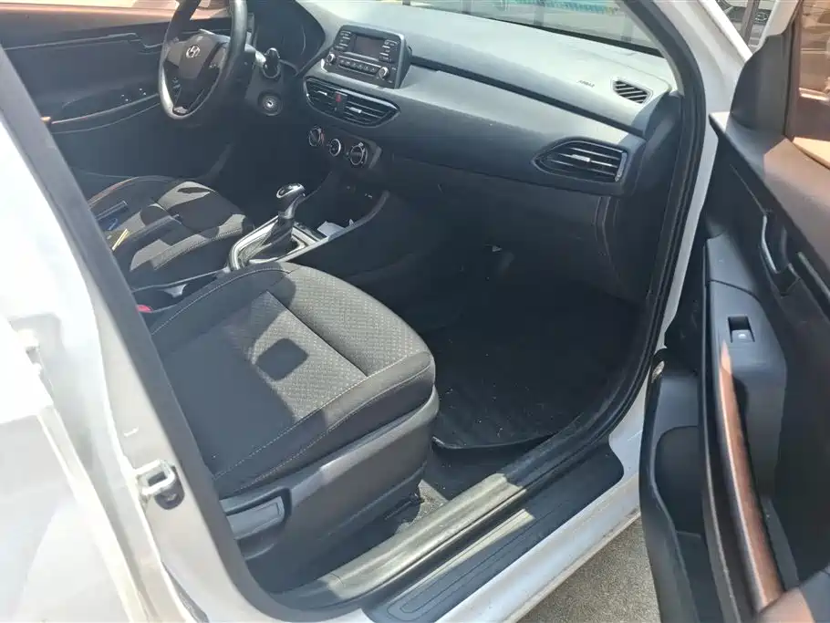 Hyundai Elantra 2020 1.6L Auto GL Pleasing Edition фото 8