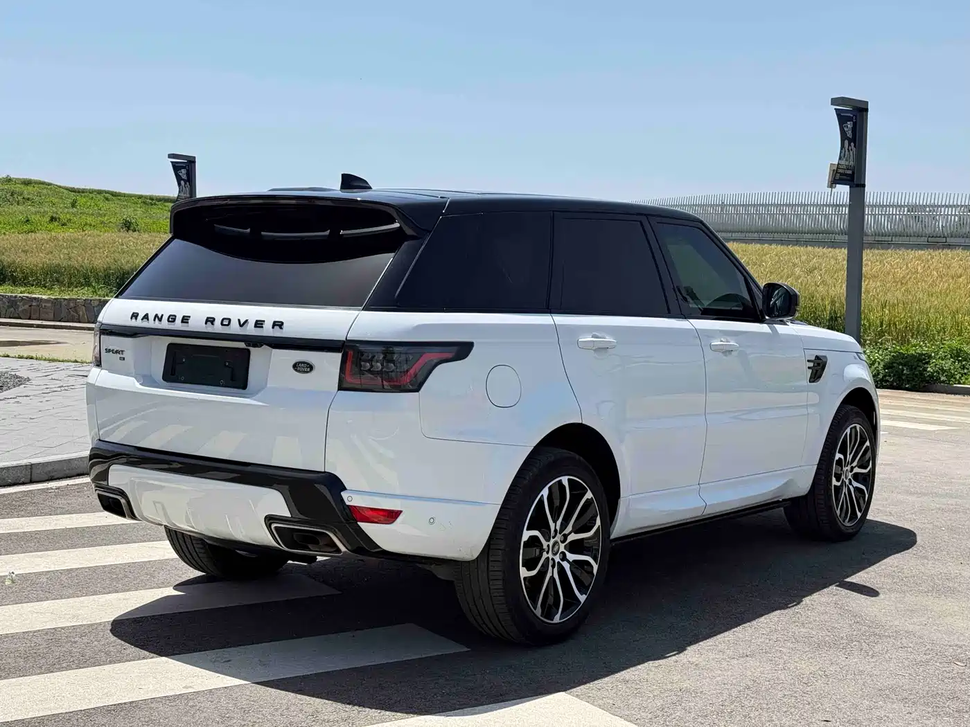 Land Rover Range Rover Sport 2021 3.0 L6 Gloss Black Edition фото 5