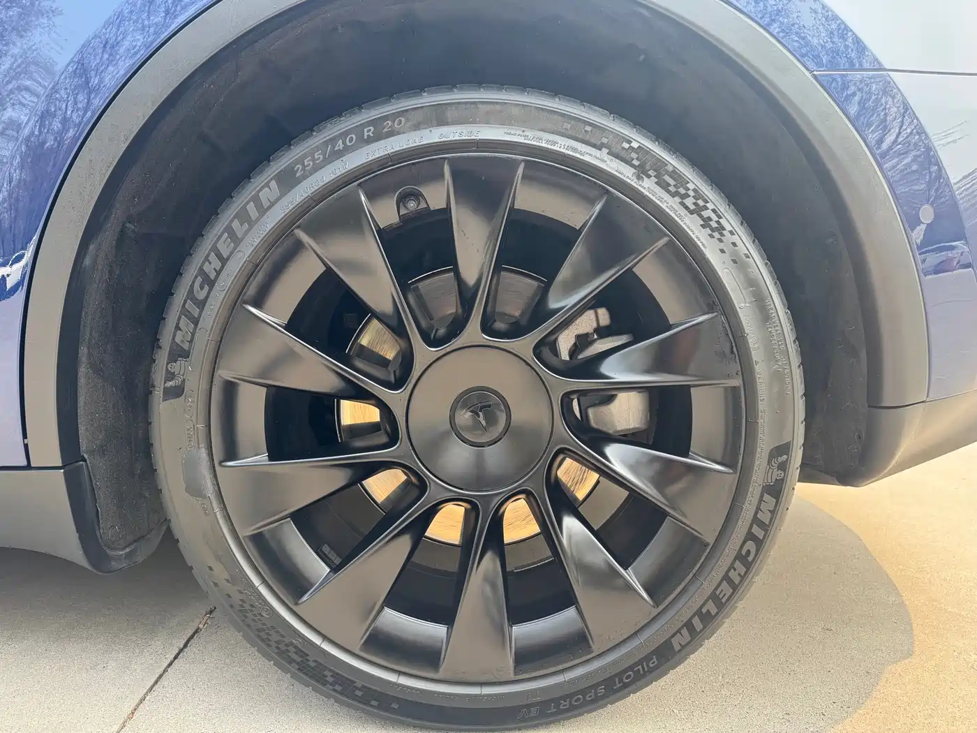 TESLA MODEL Y