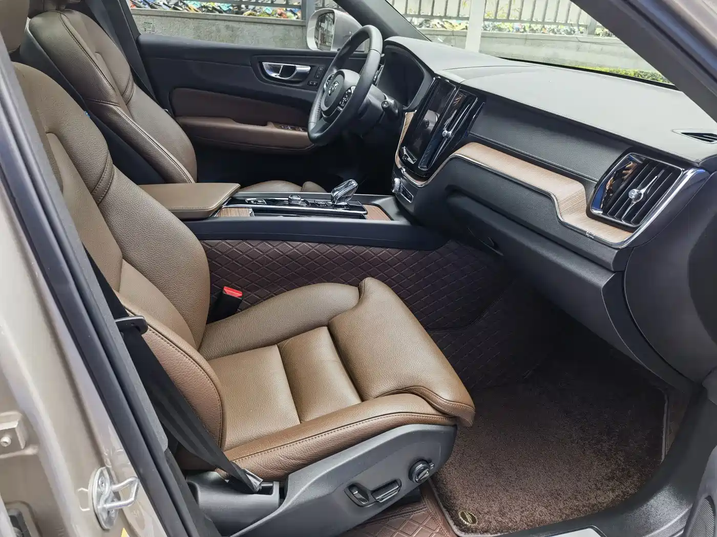 Volvo XC60 Plug-in Hybrid 2024 2024 T8 PHEV Long Range AWD Smart Elite Luxury Edition