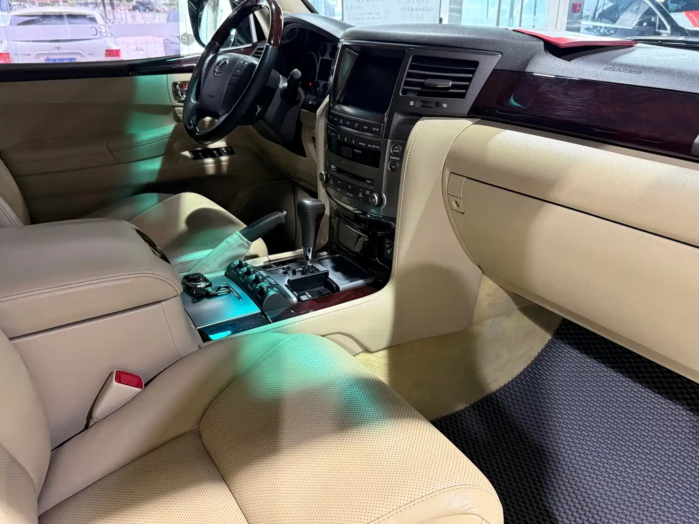 Lexus LX 2012 Model 570 фото 12