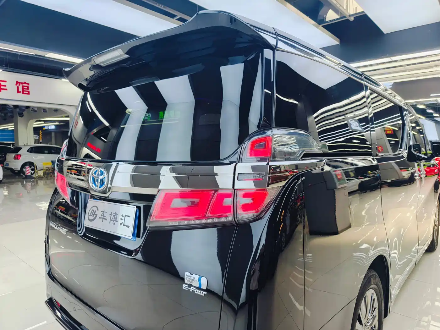 Toyota Vellfire 2020 Twin Engine 2.5L HV Luxury Edition фото 20